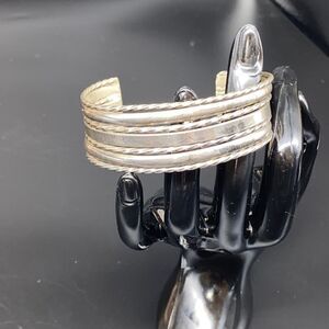 Ladies vintage Mexican silver cuff bracelet 7/8” wide 41 gm wt